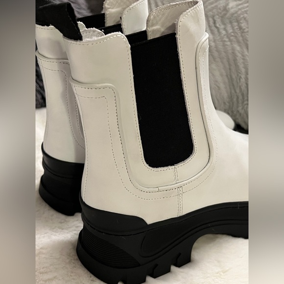 The GREATS® Brooklyn Hewes Chelsea Leather Boot Women Sz 7.5 - Picture 10 of 16